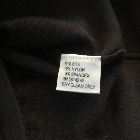 Black blouse with detailed button - Picture 3 of 3